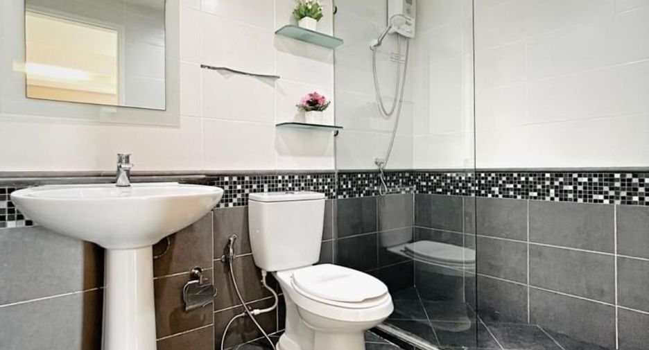 Wohnung zur Miete mit 2 Zimmer in Khlong Toei, Bangkok