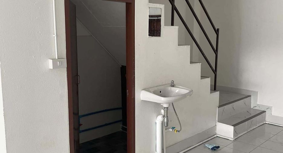 Local comercial en alquiler de 3 habitaciones en Mueang Samut Prakan, Samut Prakan
