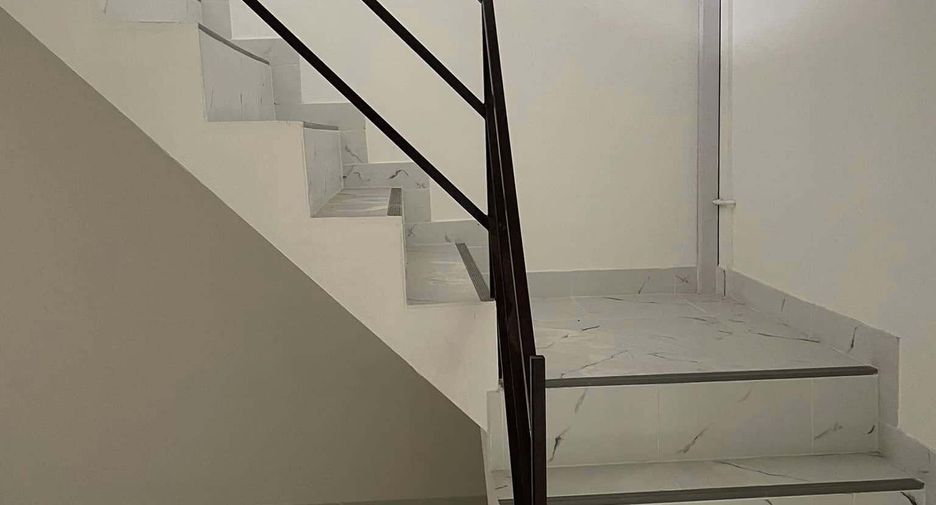 Local comercial en alquiler de 3 habitaciones en Mueang Samut Prakan, Samut Prakan