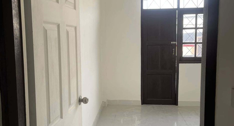 Local comercial en alquiler de 3 habitaciones en Mueang Samut Prakan, Samut Prakan