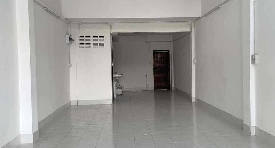 Local comercial en alquiler de 3 habitaciones en Mueang Samut Prakan, Samut Prakan