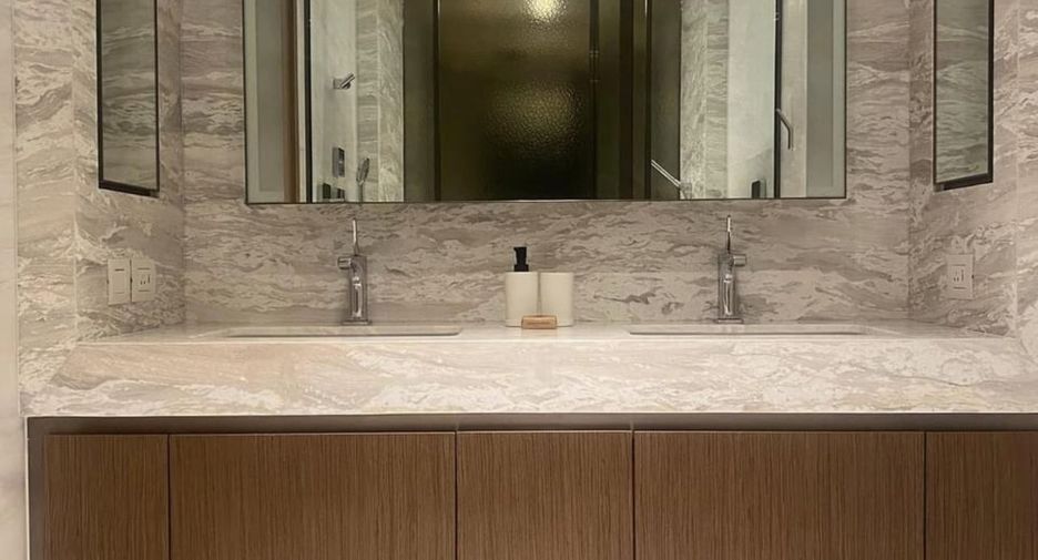 For rent 1 bed condo in Pathum Wan, Bangkok