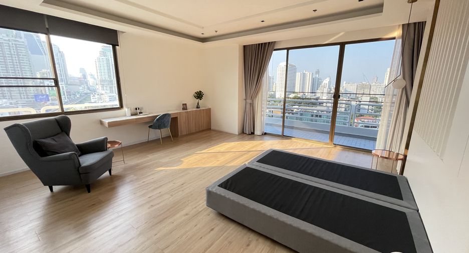 For rent 3 bedrooms condo in Khlong Toei, Bangkok