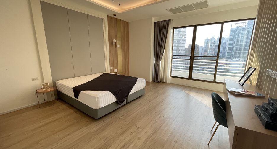 For rent 3 bedrooms condo in Khlong Toei, Bangkok