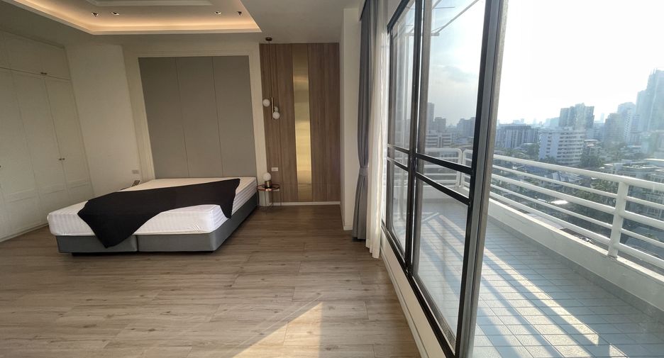 For rent 3 bedrooms condo in Khlong Toei, Bangkok
