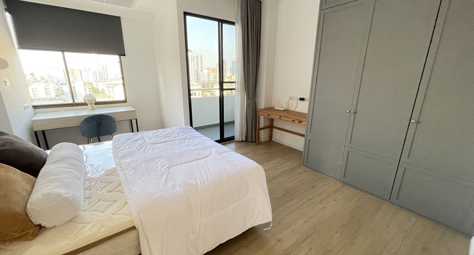 For rent 3 bedrooms condo in Khlong Toei, Bangkok