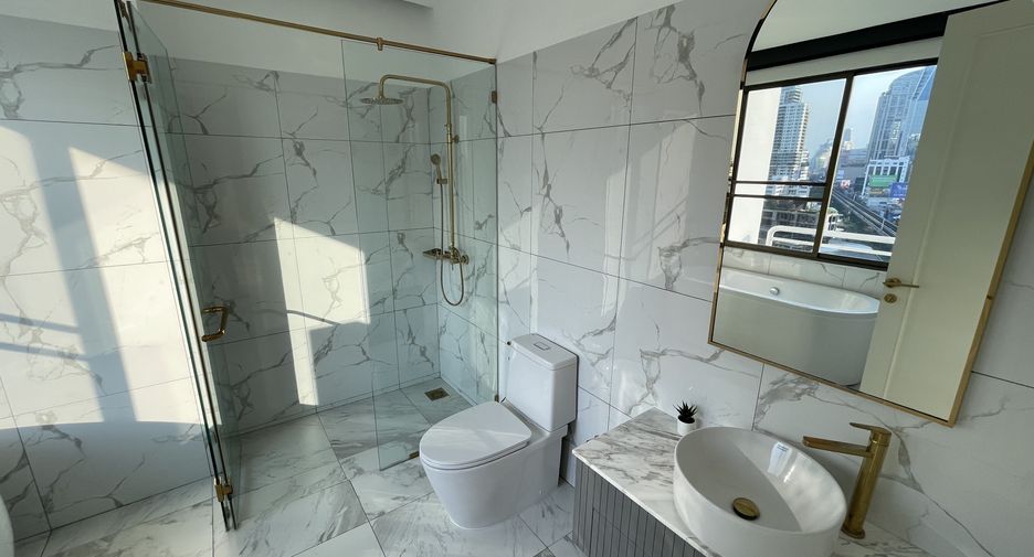 For rent 3 bedrooms condo in Khlong Toei, Bangkok
