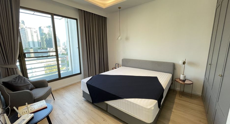 For rent 3 bedrooms condo in Khlong Toei, Bangkok