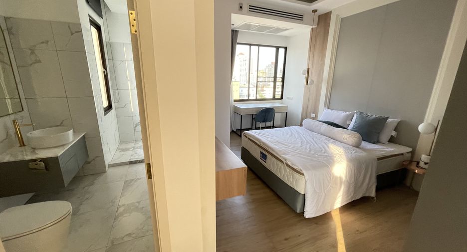 For rent 3 bedrooms condo in Khlong Toei, Bangkok