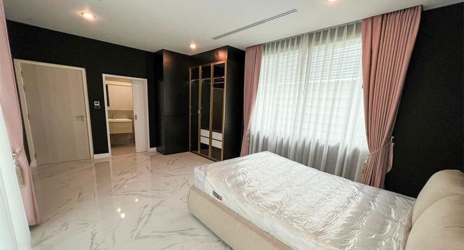 For sale 4 bedrooms house in Saphan Sung, Bangkok