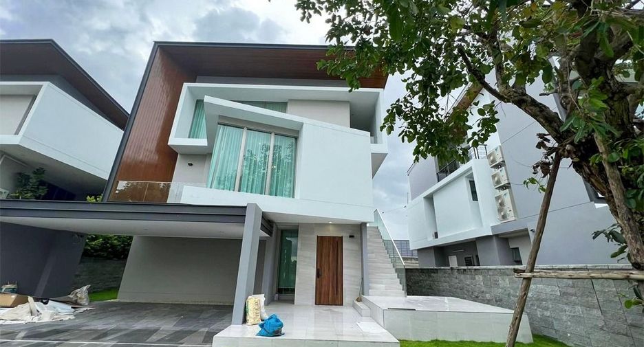 For sale 4 bedrooms house in Saphan Sung, Bangkok