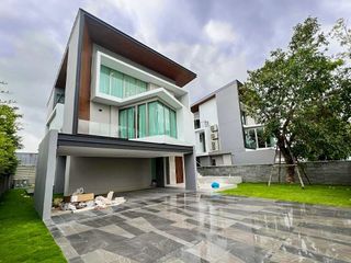 For sale 4 bedrooms house in Saphan Sung, Bangkok
