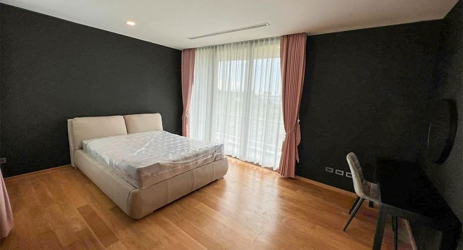 For sale 4 bedrooms house in Saphan Sung, Bangkok