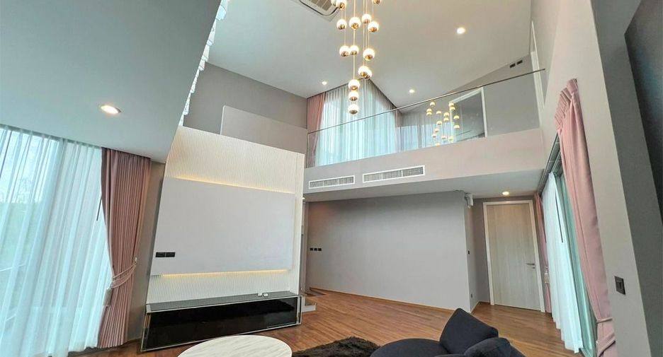 For sale 4 bedrooms house in Saphan Sung, Bangkok