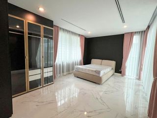 For sale 4 bedrooms house in Saphan Sung, Bangkok