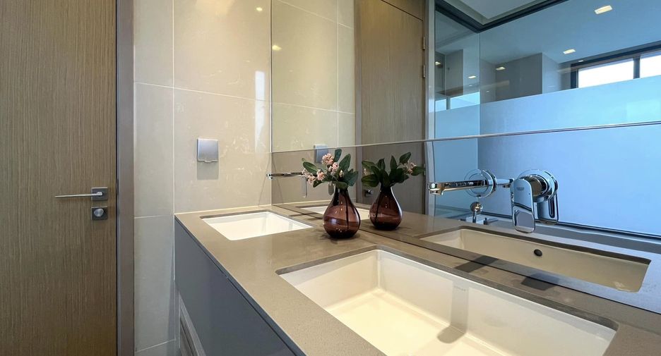 For rent 2 bedrooms condo in Watthana, Bangkok