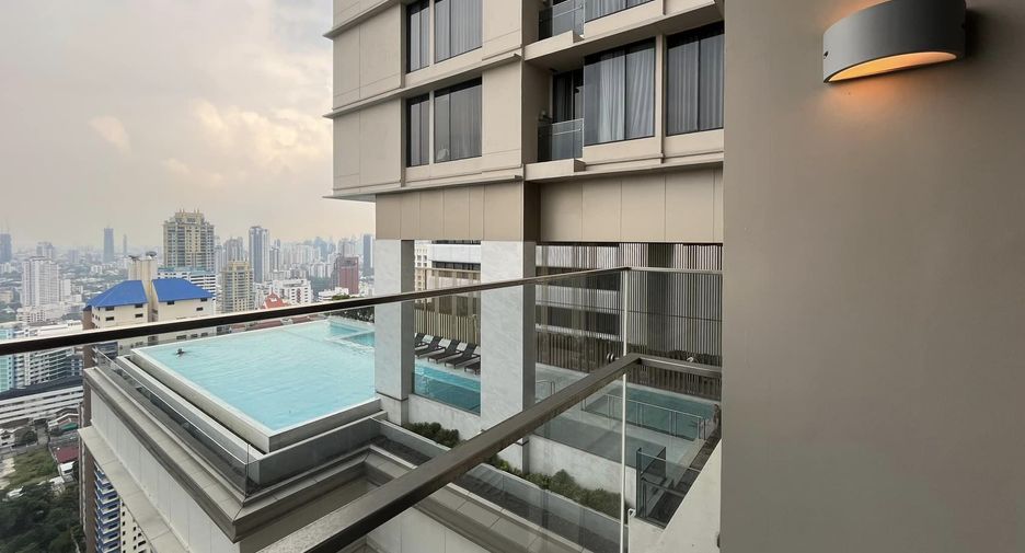 For rent 2 bedrooms condo in Watthana, Bangkok