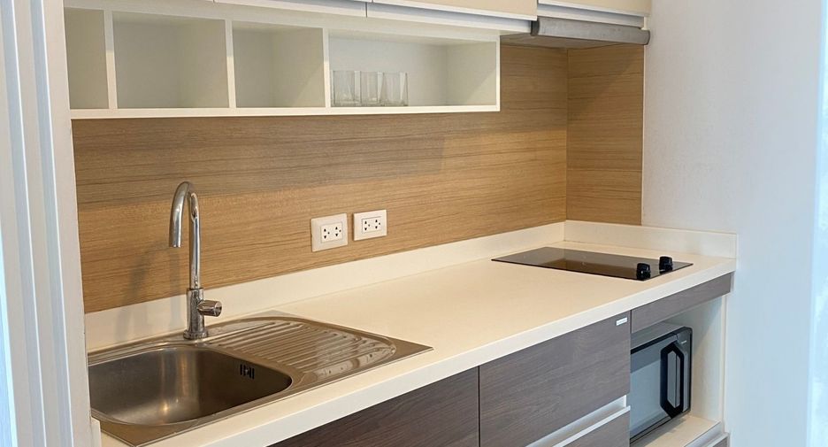 For rent 2 bedrooms condo in Yan Nawa, Bangkok