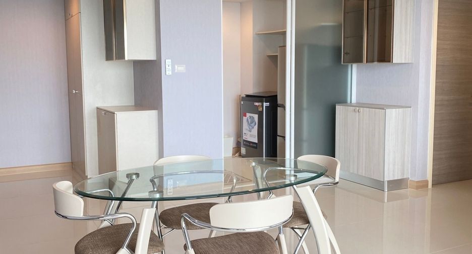 For rent 2 bedrooms condo in Yan Nawa, Bangkok