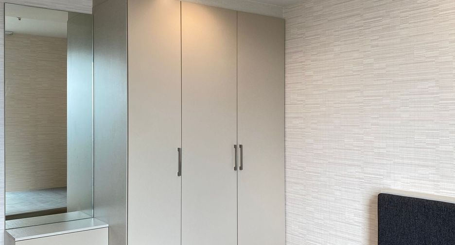 For rent 2 bedrooms condo in Yan Nawa, Bangkok