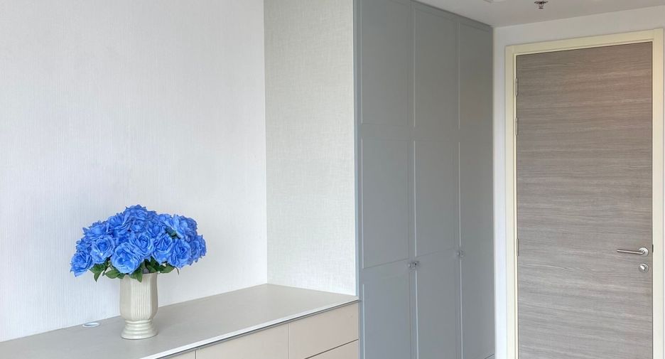 For rent 2 bedrooms condo in Yan Nawa, Bangkok