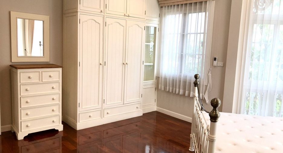 Haus zur Miete mit 4 Zimmer in Bang Na, Bangkok