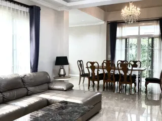 Casa en alquiler de 4 habitaciones en Bang Na, Bangkok
