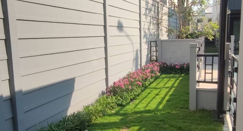 For rent 3 bedrooms townhouse in Bang Phli, Samut Prakan