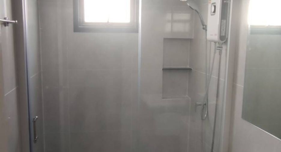 For rent 3 bedrooms townhouse in Bang Phli, Samut Prakan