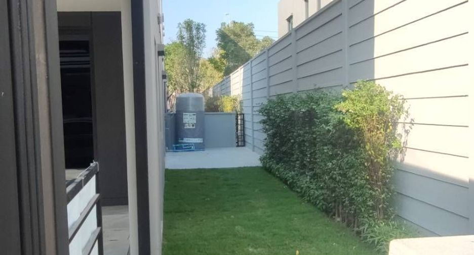 For rent 3 bedrooms townhouse in Bang Phli, Samut Prakan
