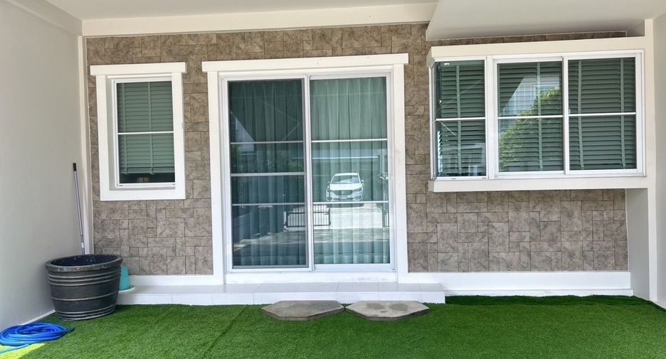 For rent 3 bedrooms townhouse in Prawet, Bangkok