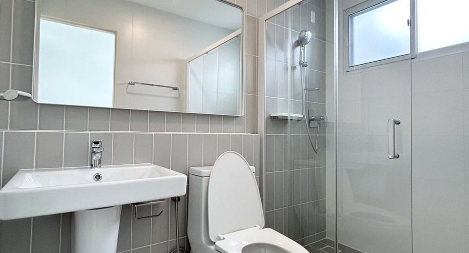 For rent 3 bedrooms townhouse in Prawet, Bangkok