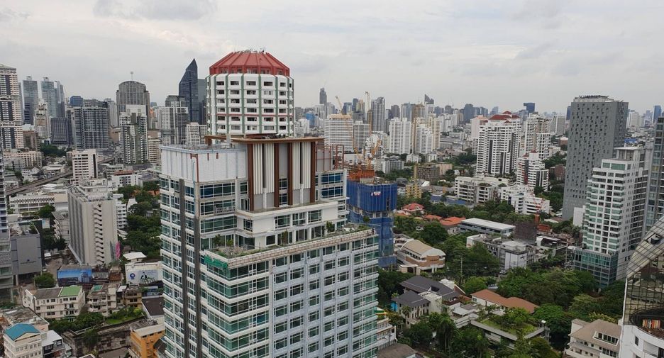 For rent 3 bedrooms condo in Watthana, Bangkok