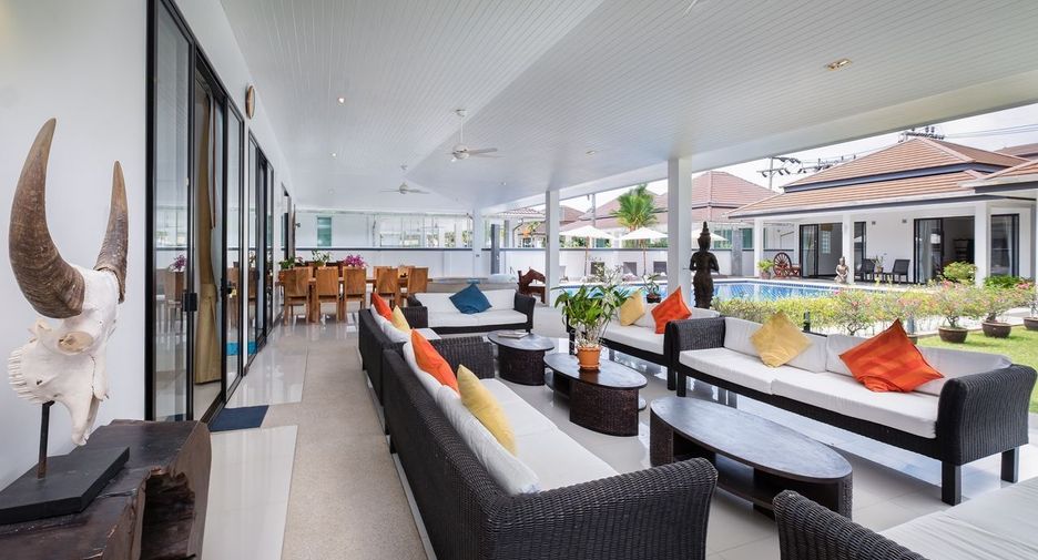 For sale 7 bedrooms villa in Thalang, Phuket