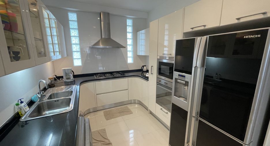 For sale 7 bedrooms villa in Thalang, Phuket