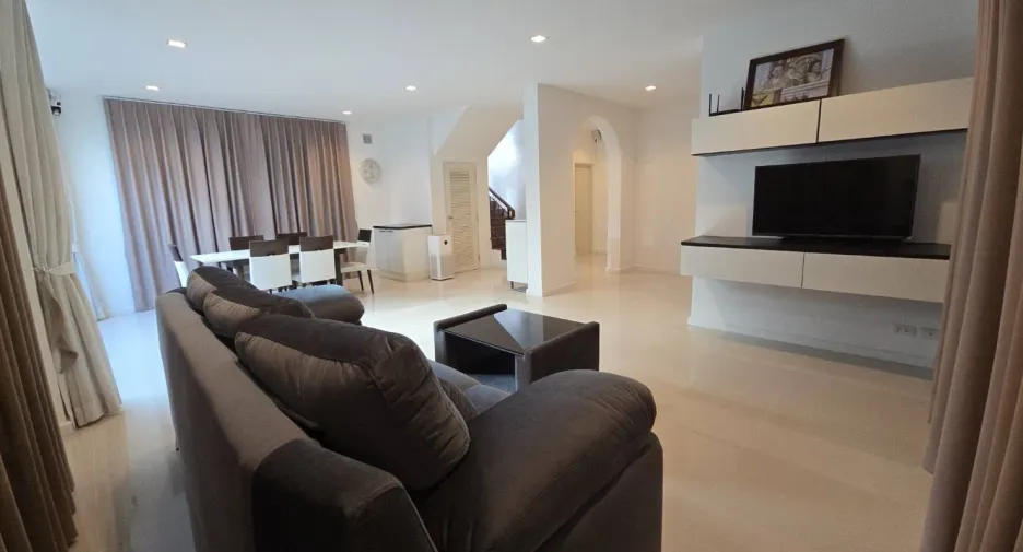 For sale 4 bedrooms house in Prawet, Bangkok