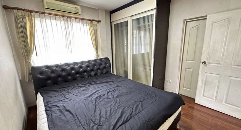 Haus zur Miete mit 4 Zimmer in Prawet, Bangkok