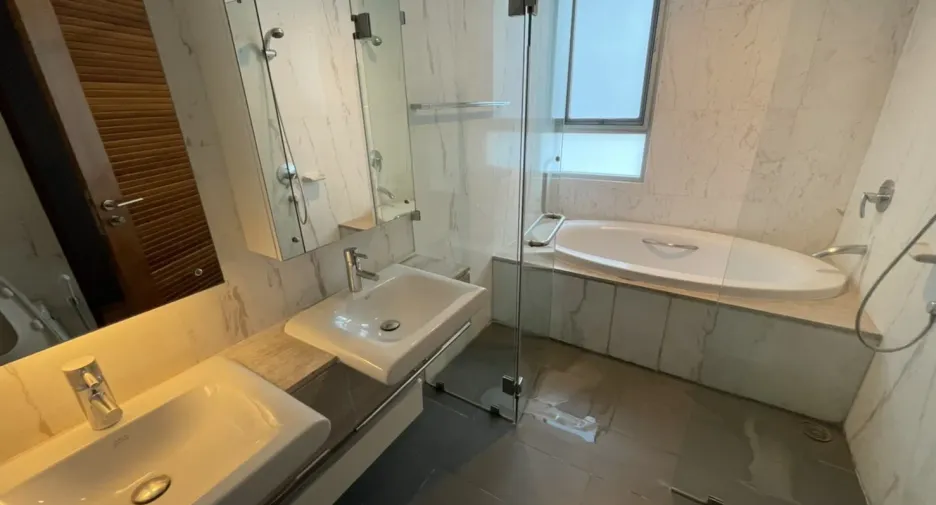 For rent 3 bedrooms apartment in Watthana, Bangkok
