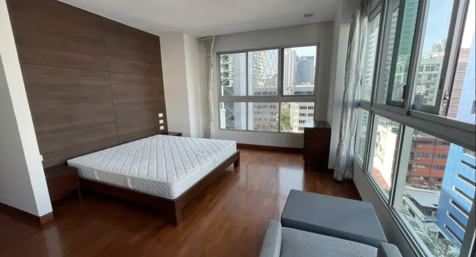 For rent 3 bedrooms apartment in Watthana, Bangkok