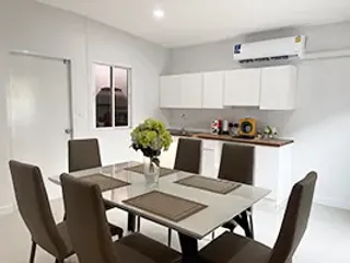 For rent 3 bedrooms townhouse in Saphan Sung, Bangkok