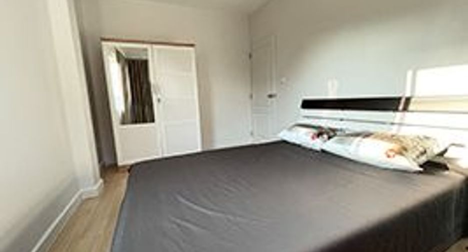 For rent 3 ベッドルーム townhouse in Saphan Sung, Bangkok