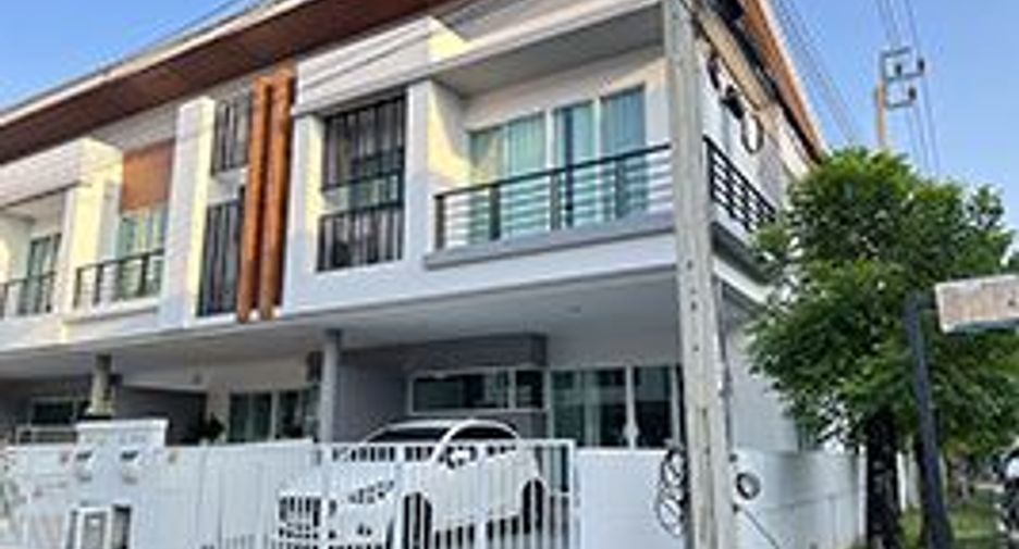 For rent 3 ベッドルーム townhouse in Saphan Sung, Bangkok