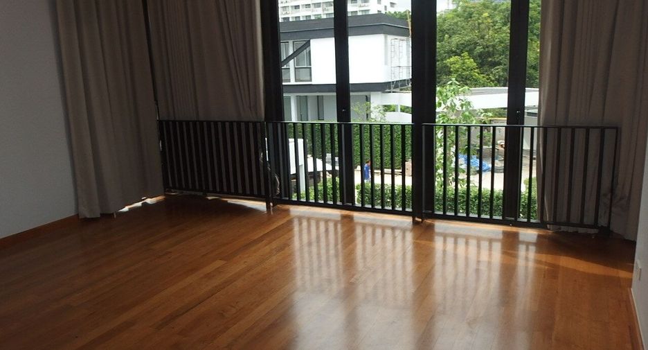 For rent 4 bedrooms house in Khlong Toei, Bangkok