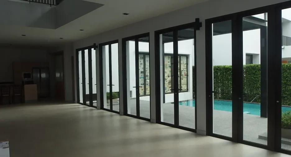 For rent 4 bedrooms house in Khlong Toei, Bangkok