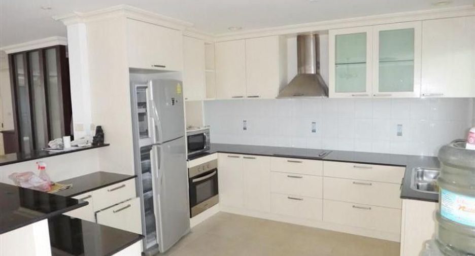 For rent 3 bedrooms condo in Watthana, Bangkok