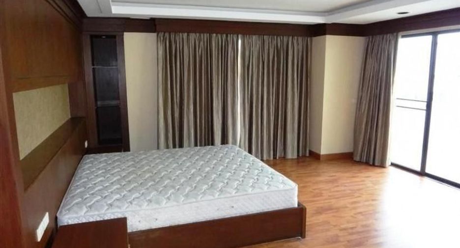 For rent 3 bedrooms condo in Watthana, Bangkok
