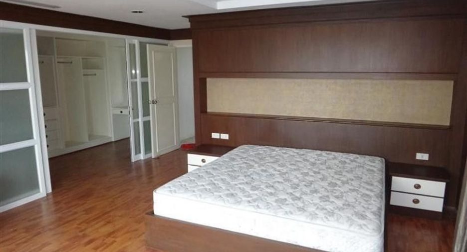 For rent 3 bedrooms condo in Watthana, Bangkok
