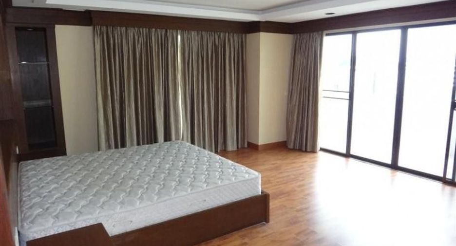 For rent 3 bedrooms condo in Watthana, Bangkok