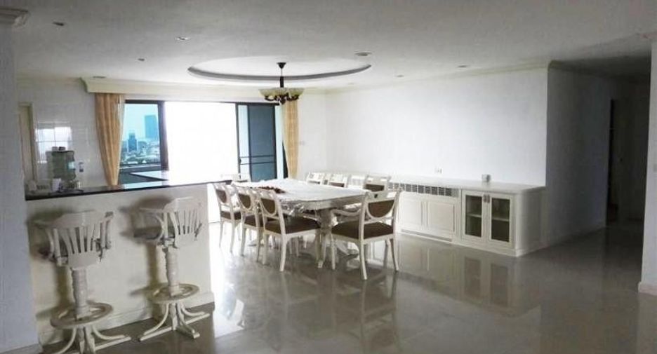 For rent 3 bedrooms condo in Watthana, Bangkok