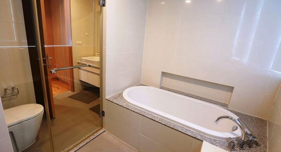 For rent 3 bedrooms condo in Khlong Toei, Bangkok